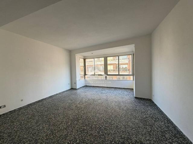 Venta de un piso amplio con ascensor en Vila real
