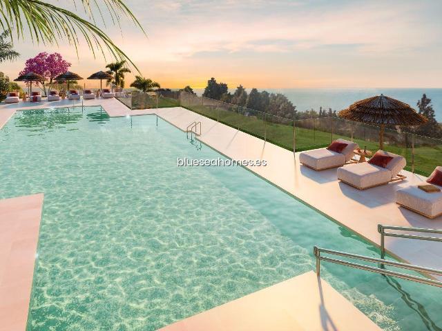 Venta de villa adosada con tres dormitorios en Mijas Costa, Málaga, Costa del Sol