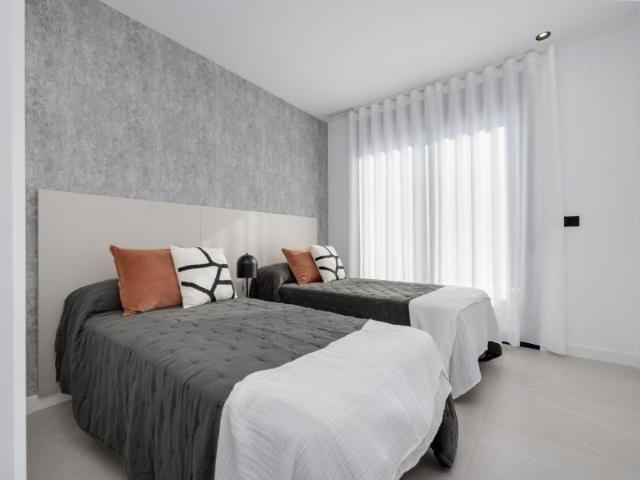 Venta de villa en Torrevieja, de 141m2 con 3 dormitorios y 2 baños con plaza de garaje