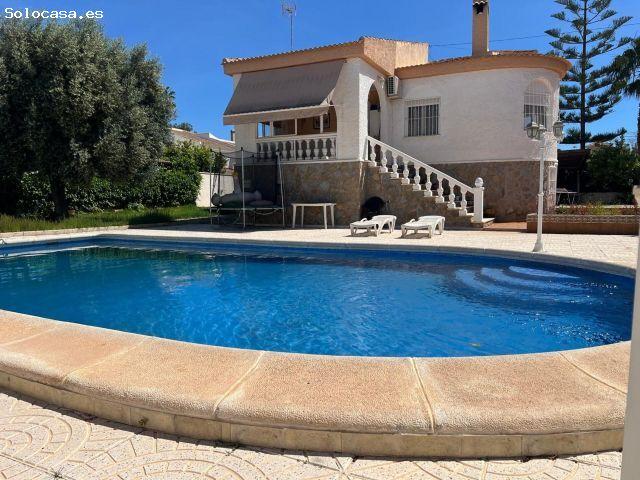 Venta de villa en Torrevieja independiente, una joya para vivir con comodidad y estilo
