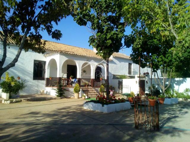 Venta de villa en Lucena