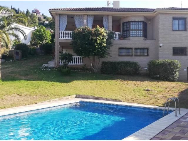 Venta de villa espaciosa en Chiva