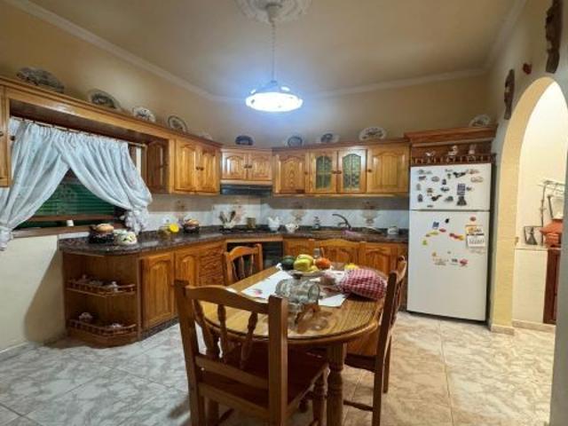 Venta de vivienda con terreno y vistas al mar en Los Silos