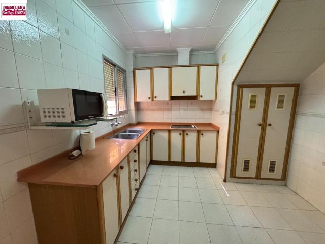 VENTA DE VIVIENDA EN BENIFAIO VALENCIA Vivienda junto a una parcela urbana