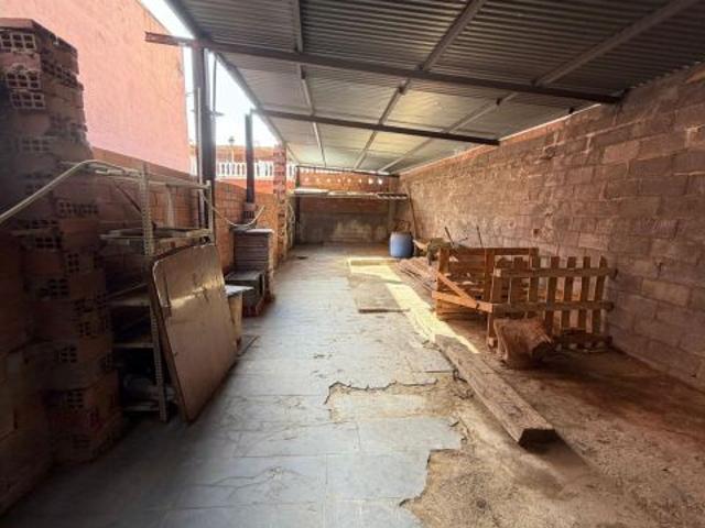 Venta de Vivienda en Castellón con Amplios Espacios y Gran Terraza