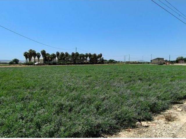 Venta de adosado en Almoradi, de 185m2 con 3 dormitorios y 2 baños