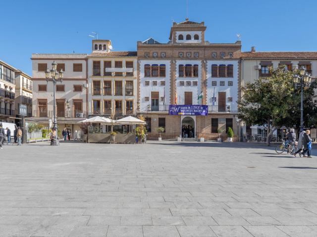 VENTA DE AMPLIO ADOSADO EN SANTA FE GRANADA