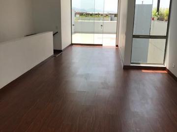 Venta de Amplio Dpto Triplex en el Rancho