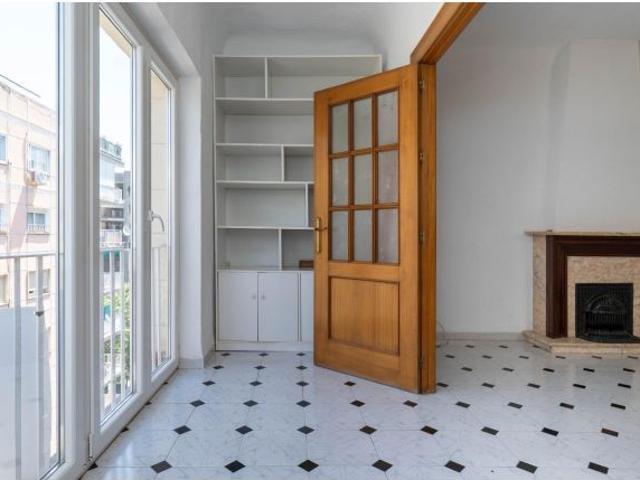 VENTA DE AMPLIO PISO EN AV. ANDALUCES CONSTITUCIÓN GRANADA