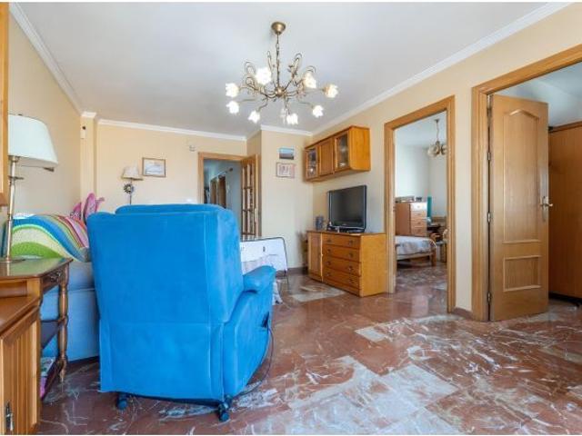 VENTA DE AMPLIO Y LUMINOSO PISO EN RIBERA DEL BEIRO GRANADA