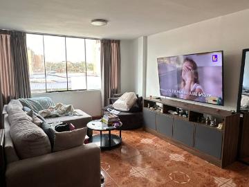 Venta de amplia casa con tiendas comerciales – Frente al Mercado de Pro