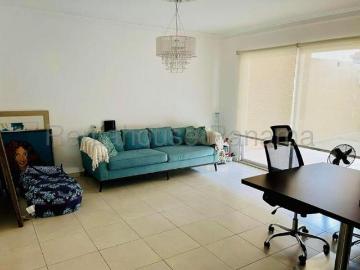 Venta de amplia casa dúplex en Brisas del Golf, Villa Tivoli, 250m²