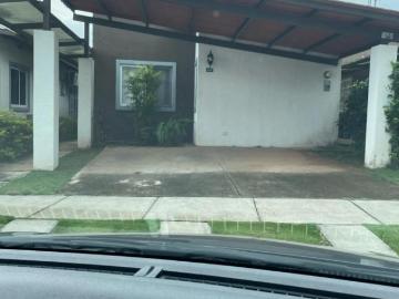 Venta de amplia casa en arraiján