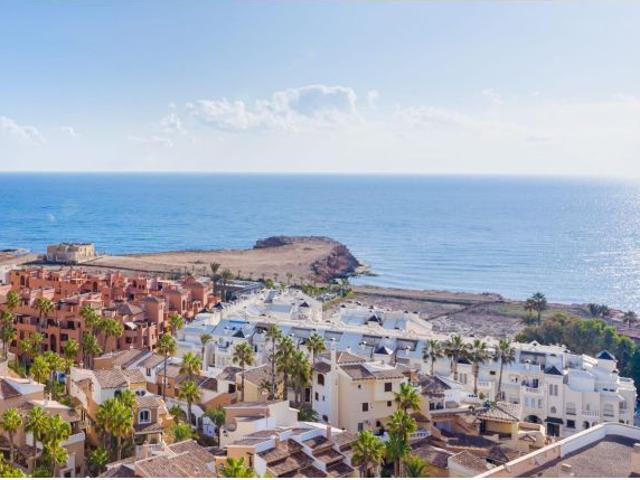 Venta de Apartamento con piscina comunitaria + plaza de garaje y trastero frente a Playa de los Lo