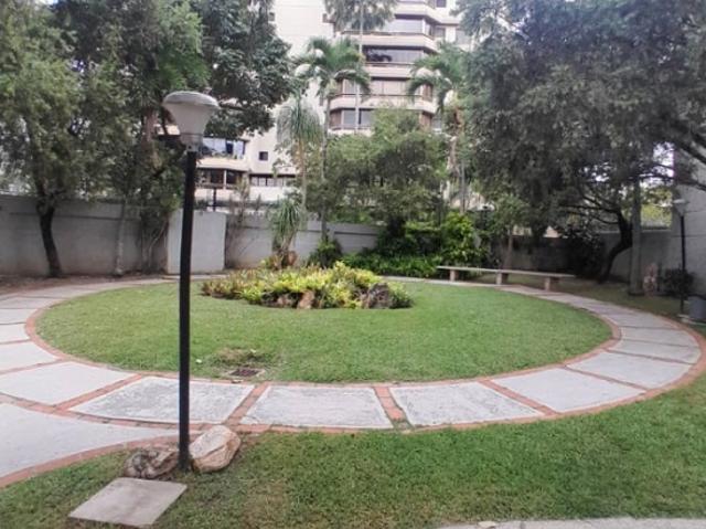Venta de Apartamento en La Alameda 146m2/3H+1HS/2+1/2B+1BS/2PE