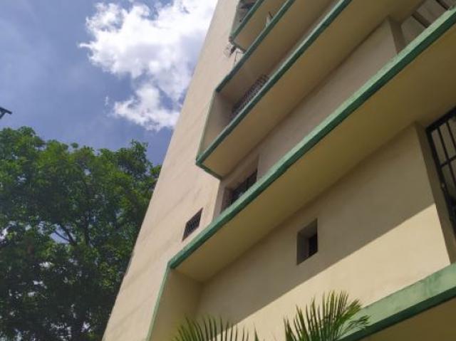 Venta de Apartamento en la avenida Andrés Bello /#MRC