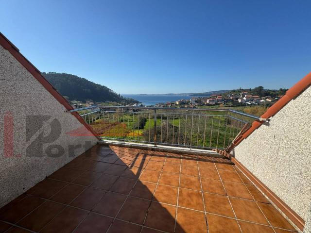 Apartamento a estrenar con piscina y 2 garajes en la costa Gallega