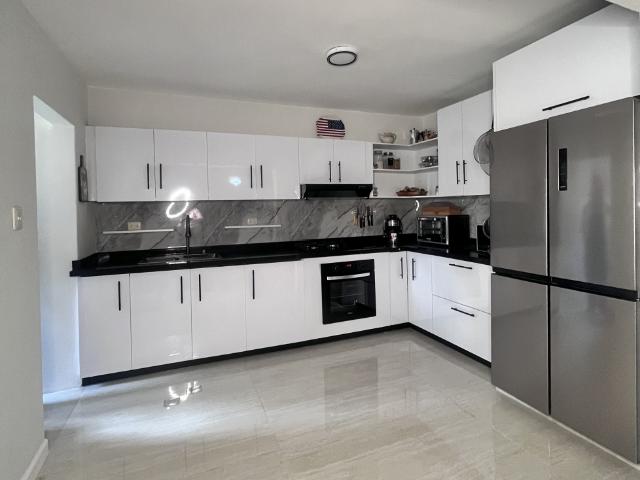 VENTA DE APARTAMENTO ORIPOTO 3H+3B+4P YG