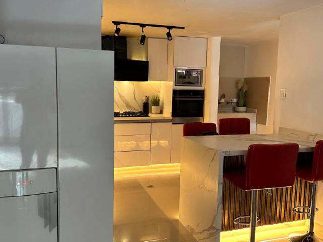 VENTA DE APTO DUPLEX EN SAN DIEGO. RESD. CUMBRES DE SAN DIEGO D08 49