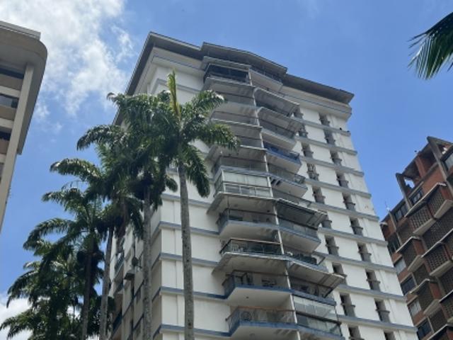 Venta de apto de 4h 3b 1p 1m en Los Palos Grandes