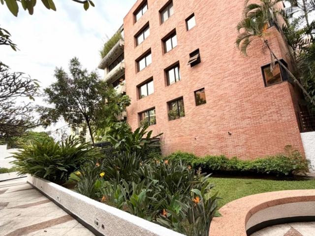 Venta de apto en lomas de las mercedes 265m2 3h+s/4b+s/4p