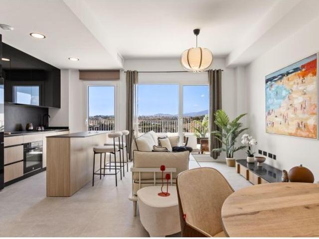 Venta de ático con tres dormitorios en Fuengirola, Málaga, Costa del Sol