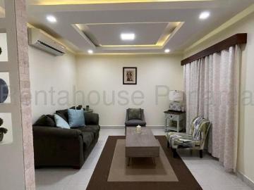 Venta de bella casa en Quintas de Versalles, 230m²