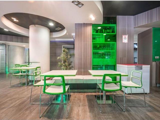 Venta de cafetería La Contraviesa de 160 m2 junto a Alcampo