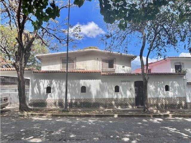 VENTA DE CASA MACARACUAY 4H+4B+4P YG