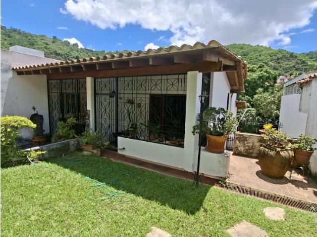 Venta de Casa Mantenida en Prados del Este