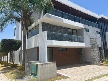Venta de casa moderna a estrenar zona lomas de Angelópolis, San Andrés Cholula