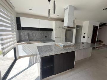 Venta de Casa nueva moderna con jardín zona Zavaleta, Puebla
