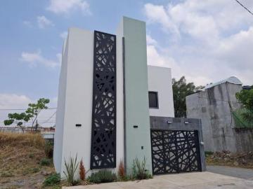 Venta de Casa Nueva con Vigilancia, Fracc. Jardines de Delicias, Zona Dorada