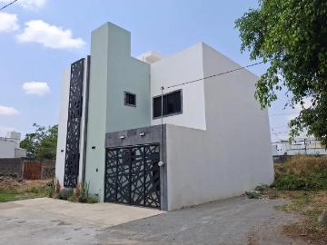 VENTA DE CASA NUEVA CON VIGILANCIA, FRACC. JARDINES DE DELICIAS, ZONA DORADA