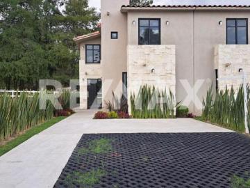 Venta de Casa Nueva en Club de Golf La Esmeralda. 4
