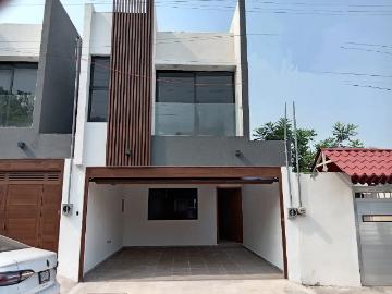 Venta de casa nueva en col. Vista Alegre