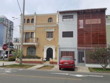 VENTA DE CASA OFICINA AL LADO DEL TOURING LINCE