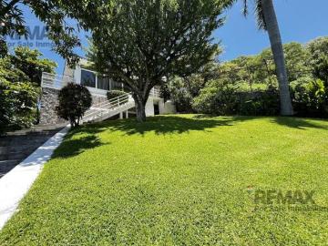 Venta de casa a la orilla del Lago de Tequesquitengo, Morelos…Clave 5911