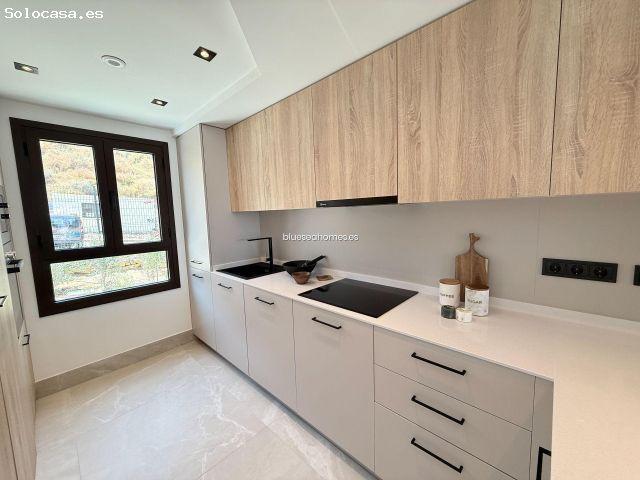 Venta de casa adosada con tres dormitorios en Mijas Costa, Málaga, Costa del Sol
