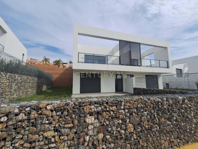 Venta de casa adosada a estrenar construida en 2024 – Donde el mar, la luz y la tranquilidad se convierten en tu forma de vida