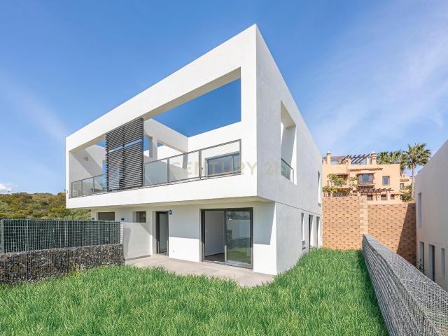 Venta de casa adosada a estrenar construida en 2024 – Donde el mar, la luz y la tranquilidad se convierten en tu forma de vida