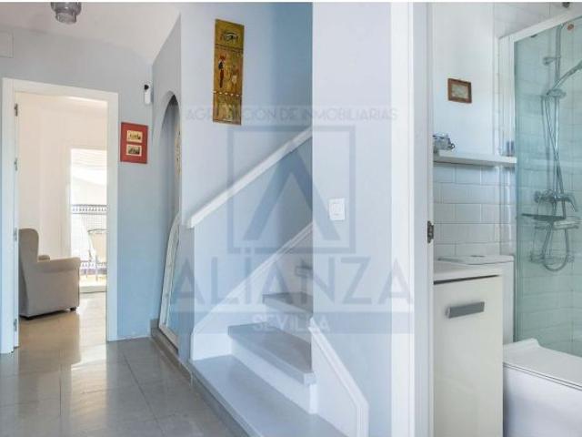 Venta de casa adosada de esquina en Mairena del Aljarafe Sevilla