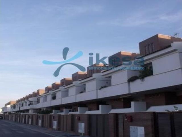 Venta de Casa Adosada en Churriana de la Vega, Granada. Activo Inmobiliario Sin Posesión. No se pued