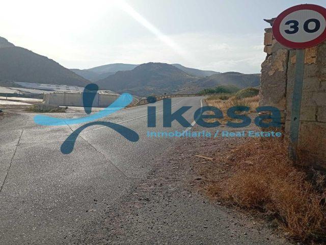 VENTA DE CASA ADOSADA EN EL EJIDO ALMERÍA