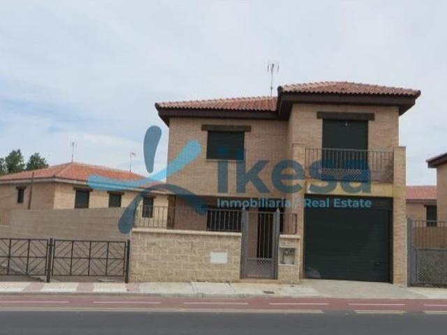 Venta de Casa Adosada en Mora, Toledo. Activo Inmobiliario Sin Posesión, No se puede Visitar