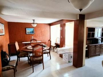 VENTA DE CASA AMPLIA EN LA COLONIA BOSQUES DE ARAGÓN