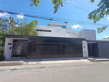 Venta de casa Amueblada en fraccionamiento Montebello