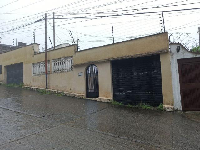 VENTA DE CASA BI FAMIIAR CON ANEXO EN TURUMO #E.R