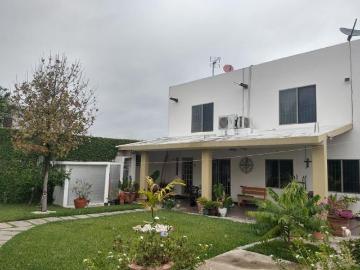 Venta de casa Colonia Aztlán espacio para alberca amplio jardin