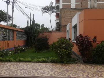Venta de casa como terreno residencial en Santiago De Surco